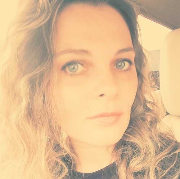 Meet your Posher, Kristen - Picture 3 of 4